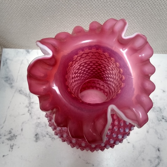 FENTON Cranberry Opalescent Hobnail Vase - Picture 5 of 9
